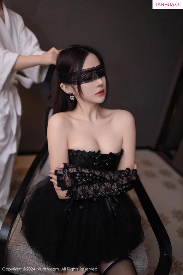 鱼子酱fish  [XiuRen]高清写真图 2024.03.01 No.8166 鱼子酱Fish 黑丝性感第30张图片